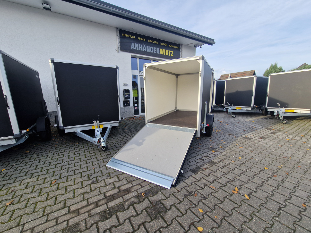 Variant C1315 C2 Edition black 258x148x157cm Aluf. Heckrampe Seitentür 1350kg 100 km/H black deal - Remolque para moto: foto 4 Variant C1315 C2 Edition black 258x148x157cm Aluf. Heckrampe Seitentür 1350kg 100 km/H black deal - Remolque para moto: foto 4