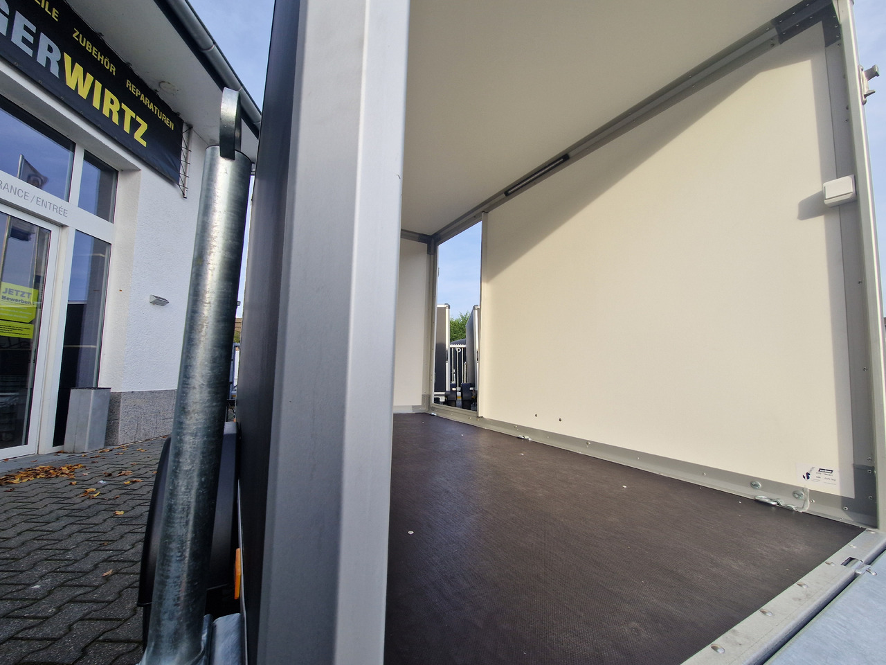 Variant C1315 C2 Edition black 258x148x157cm Aluf. Heckrampe Seitentür 1350kg 100 km/H black deal - Remolque para moto: foto 5 Variant C1315 C2 Edition black 258x148x157cm Aluf. Heckrampe Seitentür 1350kg 100 km/H black deal - Remolque para moto: foto 5