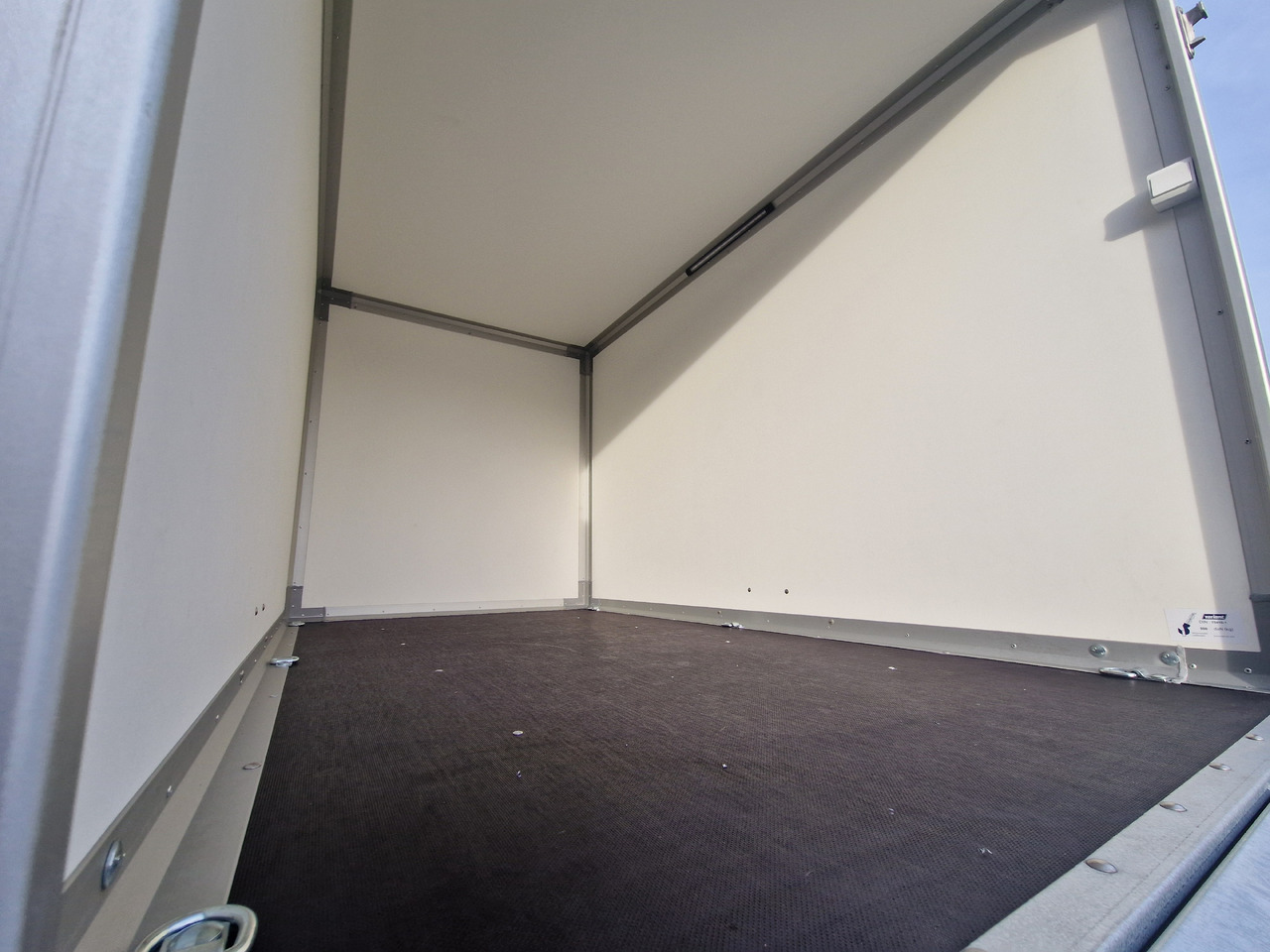 Variant C1315 C2 Edition black 258x148x157cm Alufelgen Heckrampe 1350kg 100km/H black deal - Remolque para moto: foto 5 Variant C1315 C2 Edition black 258x148x157cm Alufelgen Heckrampe 1350kg 100km/H black deal - Remolque para moto: foto 5