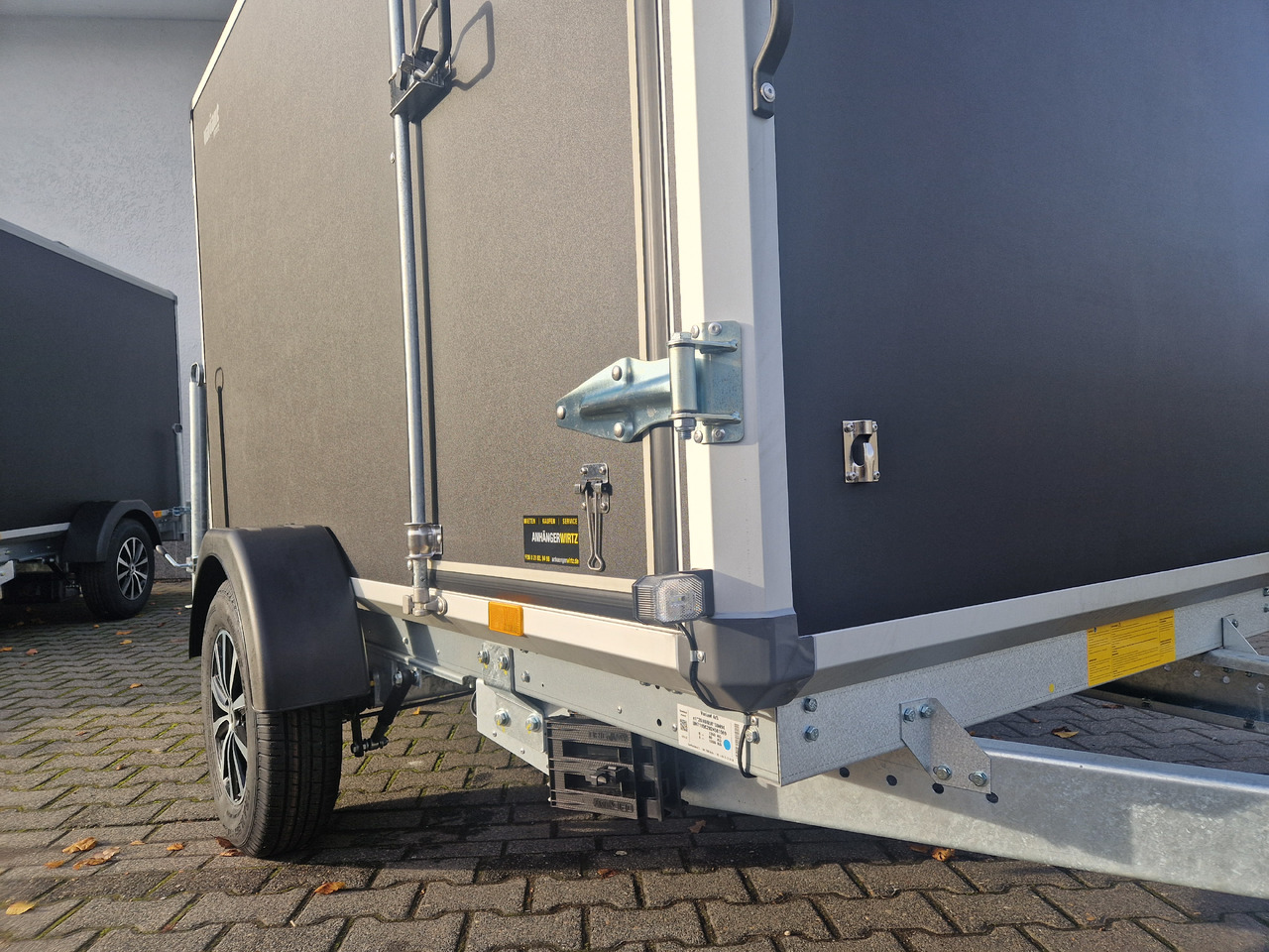 Variant C1315 C2 Edition black 258x148x157cm Alufelgen Seitentür 1350kg 100km/H black deal - Remolque caja cerrada: foto 3 Variant C1315 C2 Edition black 258x148x157cm Alufelgen Seitentür 1350kg 100km/H black deal - Remolque caja cerrada: foto 3