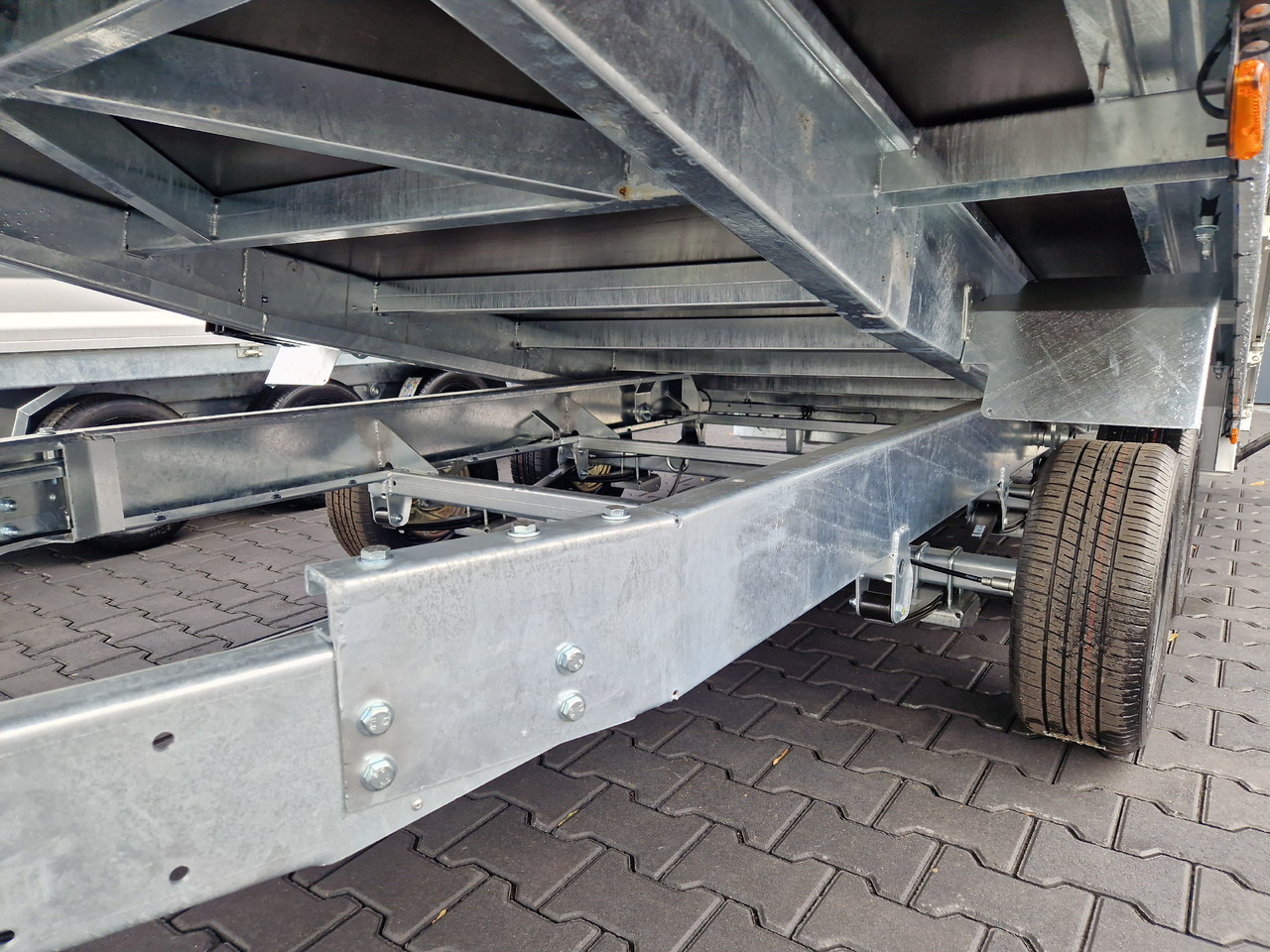 Variant Maschinentransporter 3552 UX Maxi Load 520x210x30cm Tandem Parabelfederung LED 3500kg - Remolque porta maquinaria: foto 5 Variant Maschinentransporter 3552 UX Maxi Load 520x210x30cm Tandem Parabelfederung LED 3500kg - Remolque porta maquinaria: foto 5