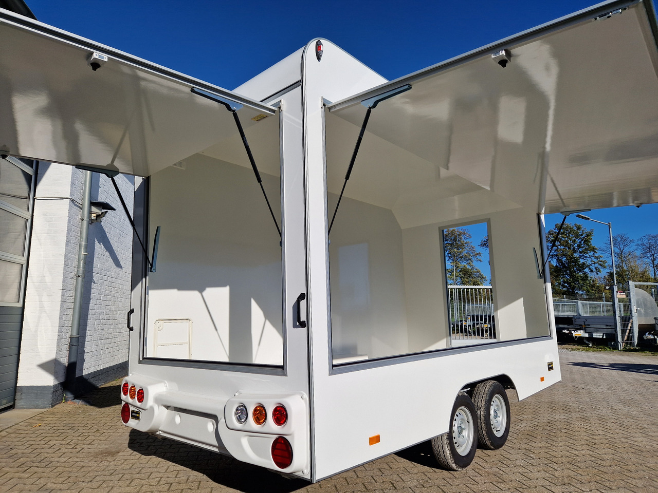 Verkaufsanhänger VK 422 200 aero retro 420x200x230cm 2 Verkaufsklappen Tür vorn (XL) 2000kg - Remolque venta ambulante: foto 4 Verkaufsanhänger VK 422 200 aero retro 420x200x230cm 2 Verkaufsklappen Tür vorn (XL) 2000kg - Remolque venta ambulante: foto 4