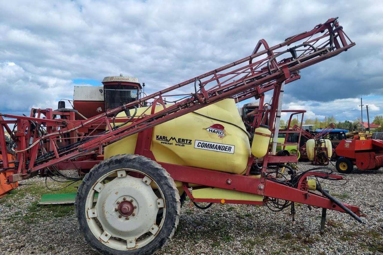 Hardi Commander 2600 - Pulverizador arrastrado: foto 1 Hardi Commander 2600 - Pulverizador arrastrado: foto 1