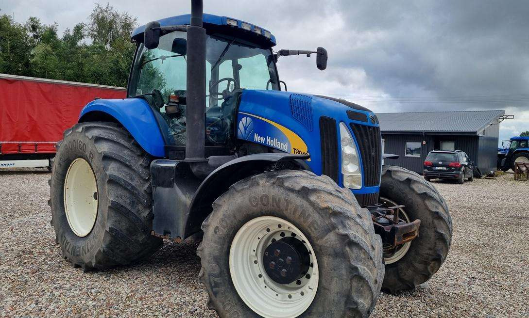 New Holland T8040 - Tractor: foto 2 New Holland T8040 - Tractor: foto 2