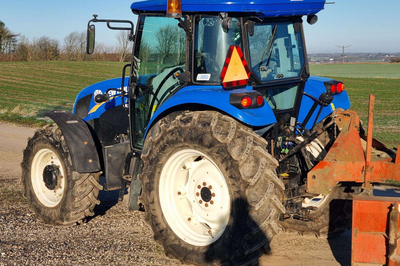 New Holland TD 5.95 - Tractor: foto 4 New Holland TD 5.95 - Tractor: foto 4