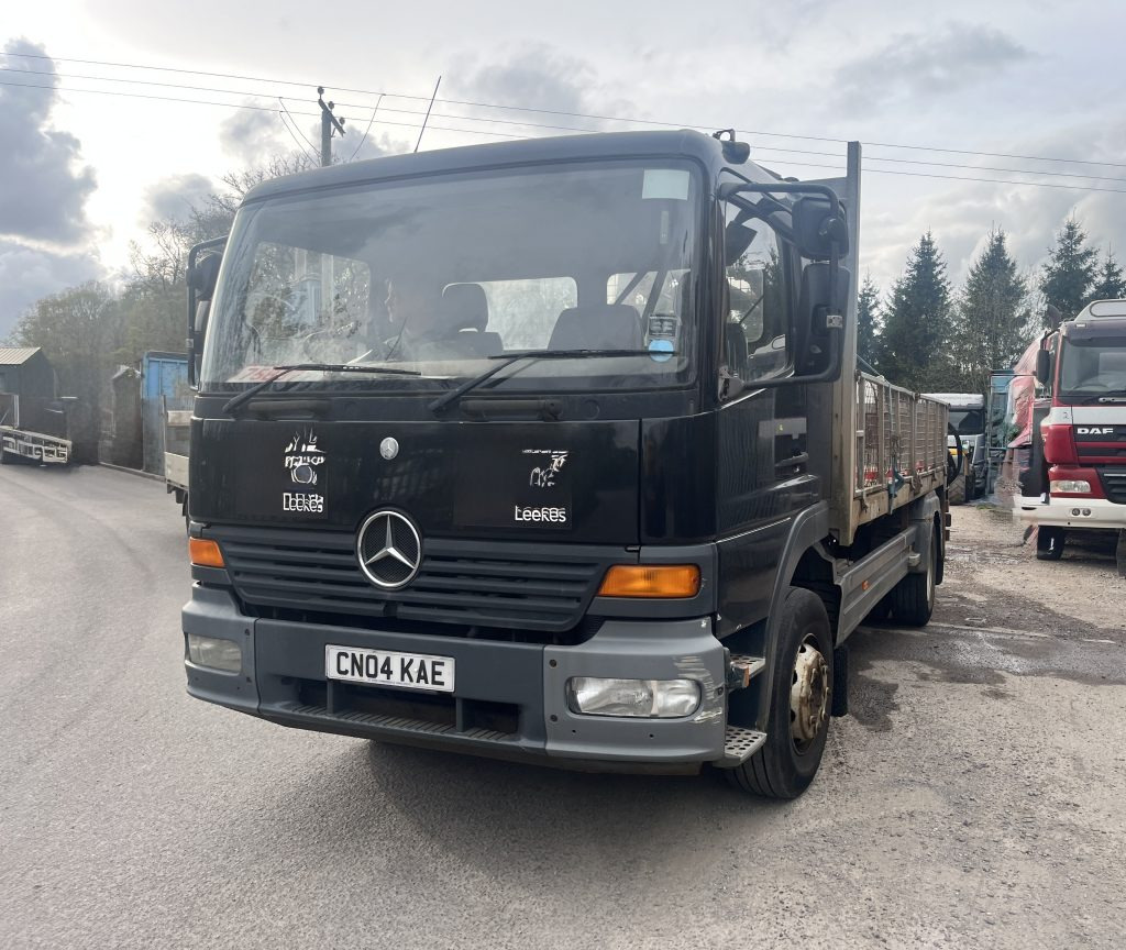 Mercedes Atego 1623 4x2 Rigid - Camión caja abierta, Camión grúa: foto 1 Mercedes Atego 1623 4x2 Rigid - Camión caja abierta, Camión grúa: foto 1
