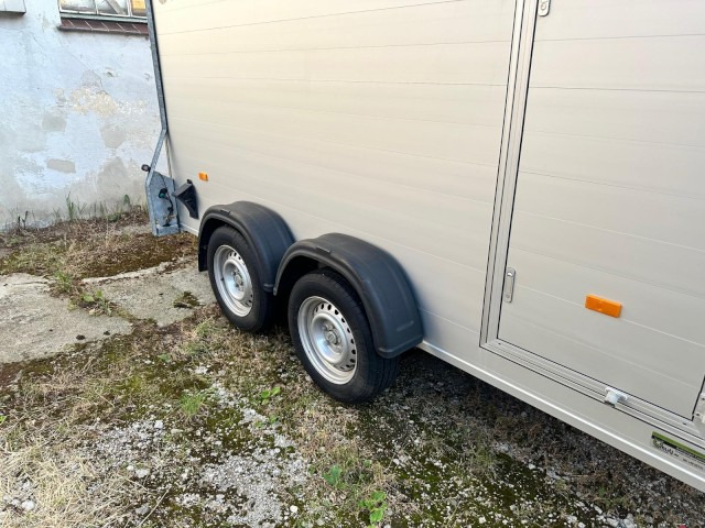 Cheval Liberte Debon Roadster 700 Alu + Türe 2600 kg, 100 km/h, 375x180x202cm - Remolque caja cerrada: foto 3 Cheval Liberte Debon Roadster 700 Alu + Türe 2600 kg, 100 km/h, 375x180x202cm - Remolque caja cerrada: foto 3