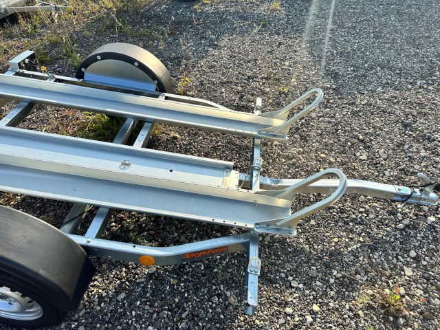 Neptun Motorradanhänger GN064, N6-220 pm2, 100 km/h 0,75 t. 2250 x 1300 x 31 mm - Remolque para moto: foto 2 Neptun Motorradanhänger GN064, N6-220 pm2, 100 km/h 0,75 t. 2250 x 1300 x 31 mm - Remolque para moto: foto 2