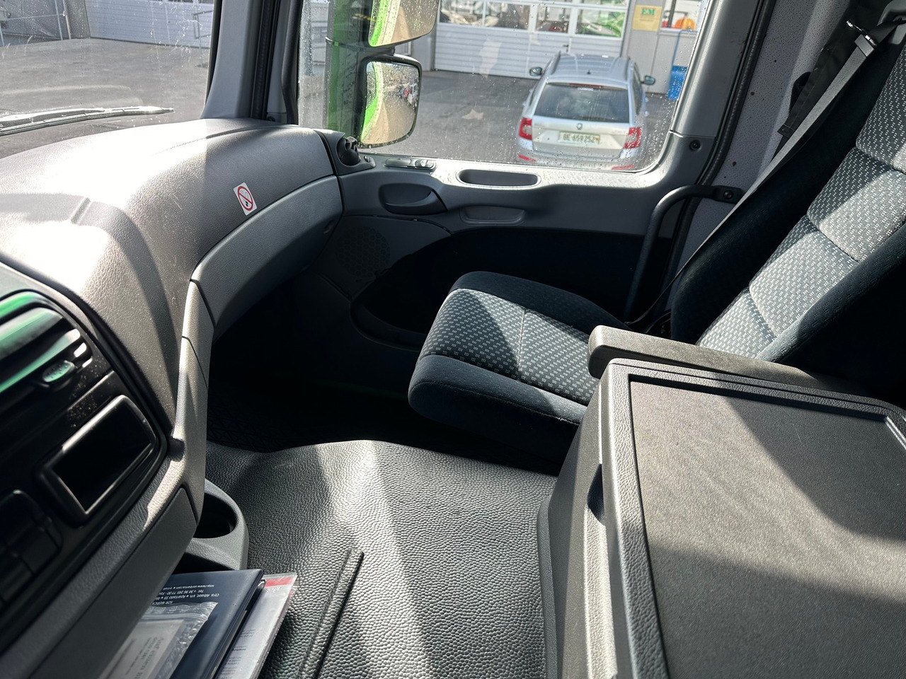 MERCEDES-BENZ Actros 18.36 Kühler Hebebühne - Camión frigorífico: foto 5 MERCEDES-BENZ Actros 18.36 Kühler Hebebühne - Camión frigorífico: foto 5