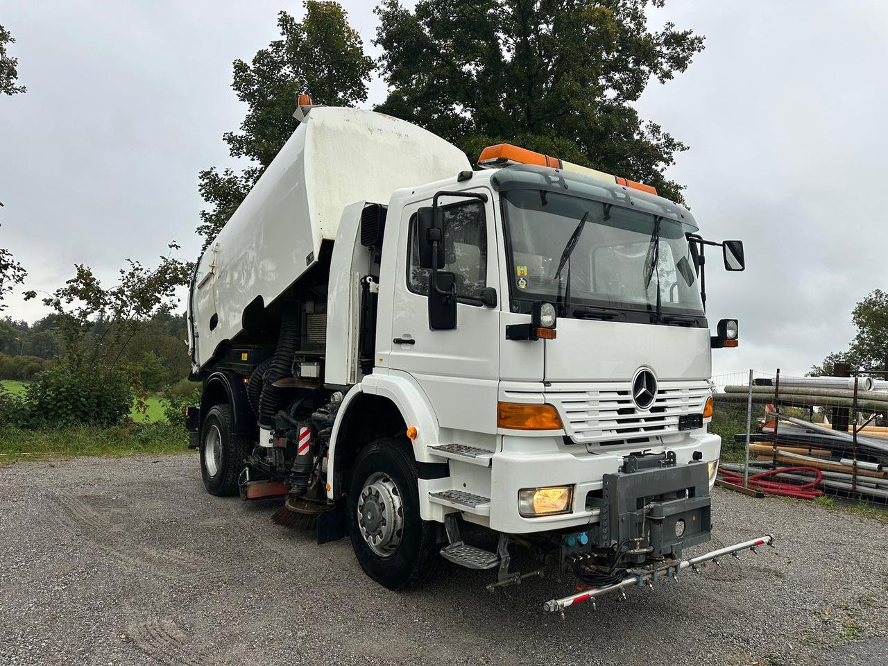 MERCEDES-BENZ Atego 1823 4x4 Faun 7m3 - Barredora vial: foto 2 MERCEDES-BENZ Atego 1823 4x4 Faun 7m3 - Barredora vial: foto 2