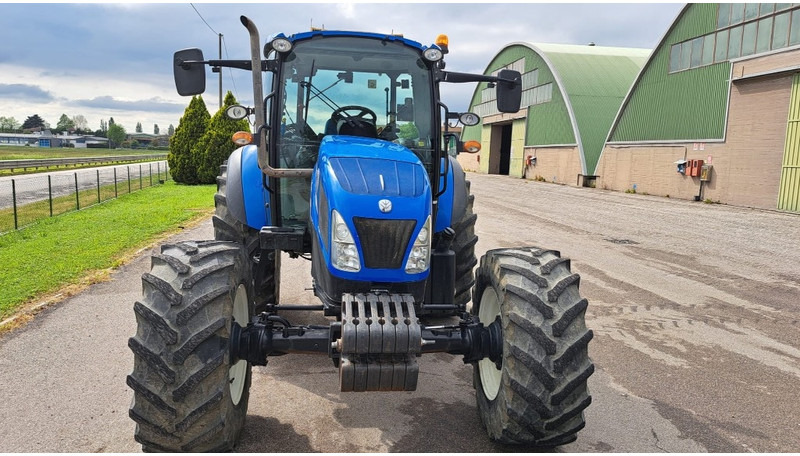 New Holland T 4.105 - Tractor: foto 2 New Holland T 4.105 - Tractor: foto 2