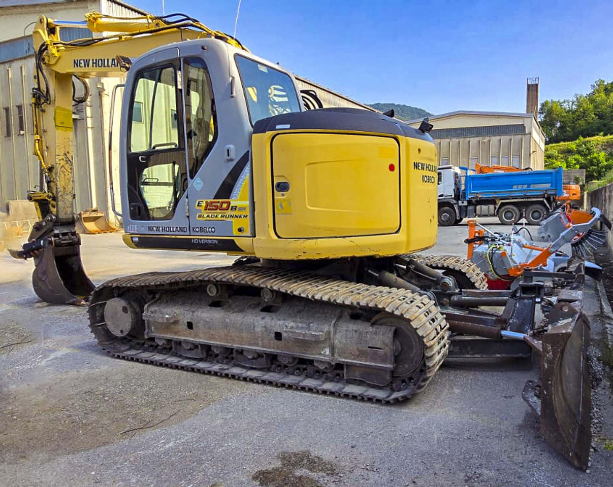 New Holland Kobelco E150BSR-2 Blade Runner - Excavadora de cadenas: foto 1 New Holland Kobelco E150BSR-2 Blade Runner - Excavadora de cadenas: foto 1