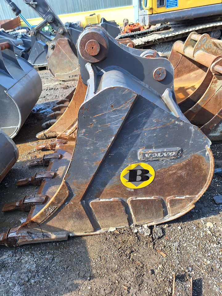 Volvo digging bucket 1100 mm - Cazo para excavadora: foto 1 Volvo digging bucket 1100 mm - Cazo para excavadora: foto 1