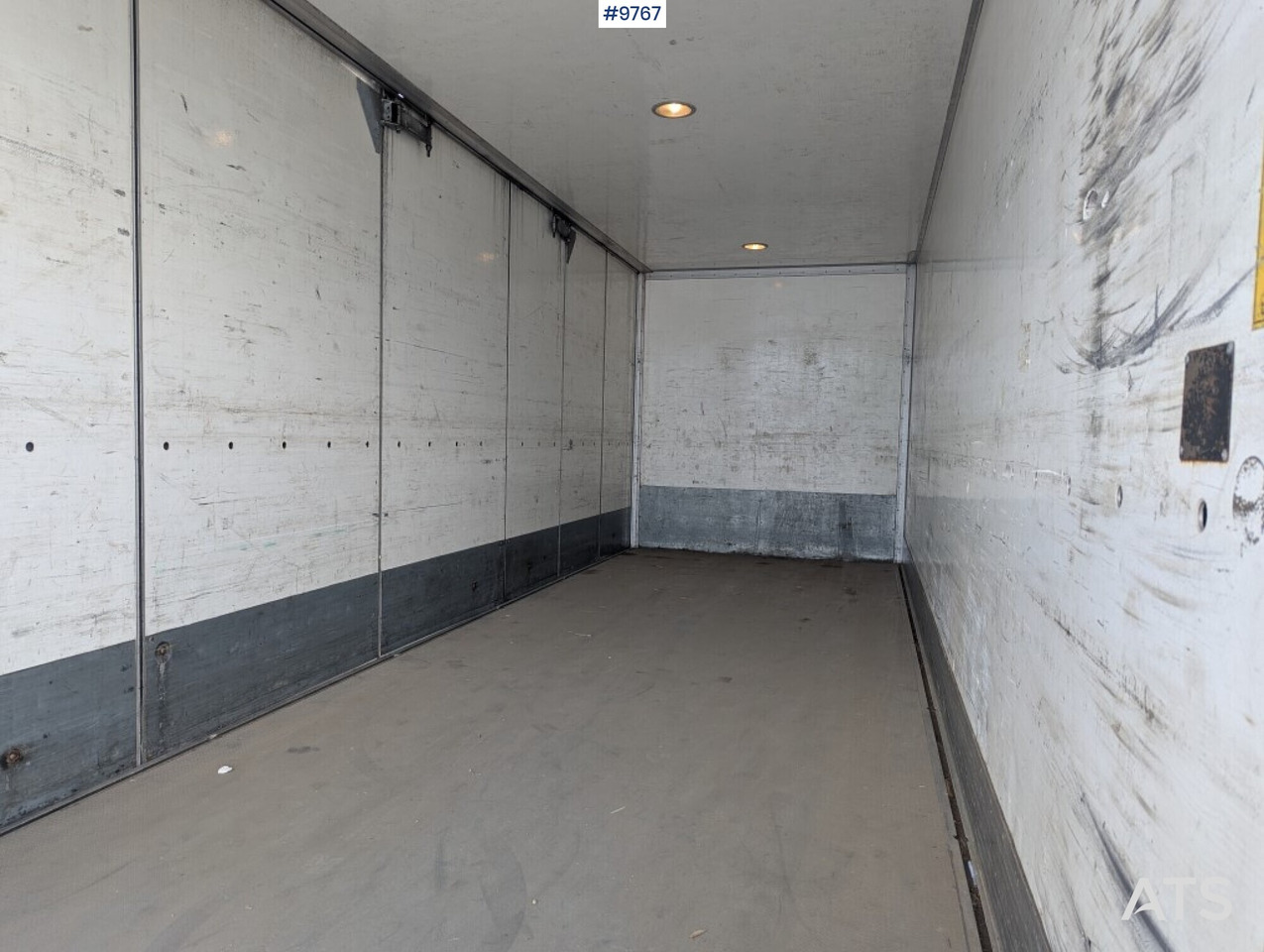 Box Truck Scania P320 4X2 with tail lift - Camión caja cerrada: foto 5 Box Truck Scania P320 4X2 with tail lift - Camión caja cerrada: foto 5