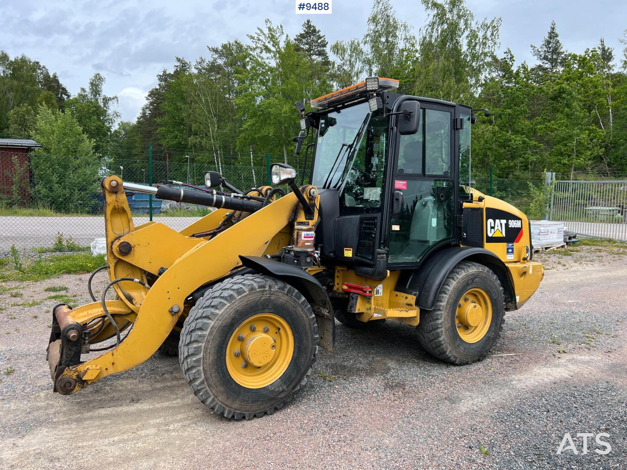 CAT 906 M with several tools - Cargadora de ruedas: foto 1 CAT 906 M with several tools - Cargadora de ruedas: foto 1