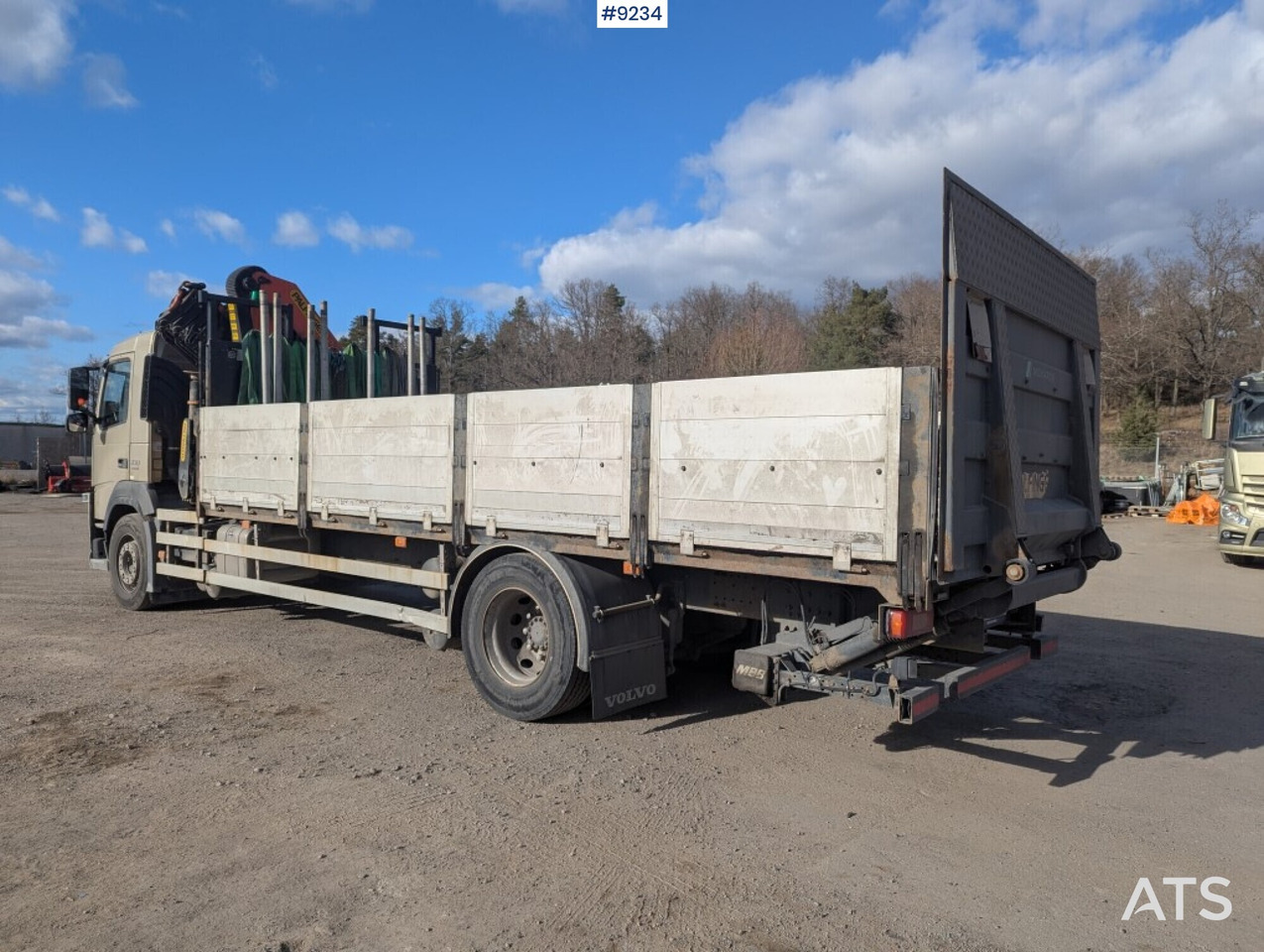 Crane Truck Volvo FM 330 4X2 with tail lift - Camión caja abierta, Camión grúa: foto 4 Crane Truck Volvo FM 330 4X2 with tail lift - Camión caja abierta, Camión grúa: foto 4