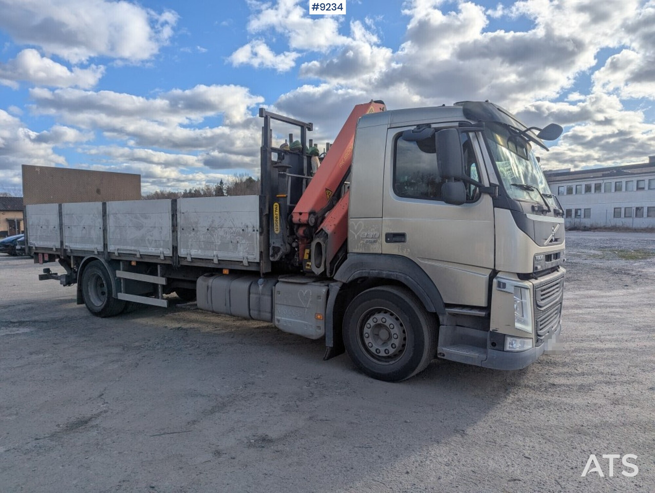 Crane Truck Volvo FM 330 4X2 with tail lift - Camión caja abierta, Camión grúa: foto 2 Crane Truck Volvo FM 330 4X2 with tail lift - Camión caja abierta, Camión grúa: foto 2