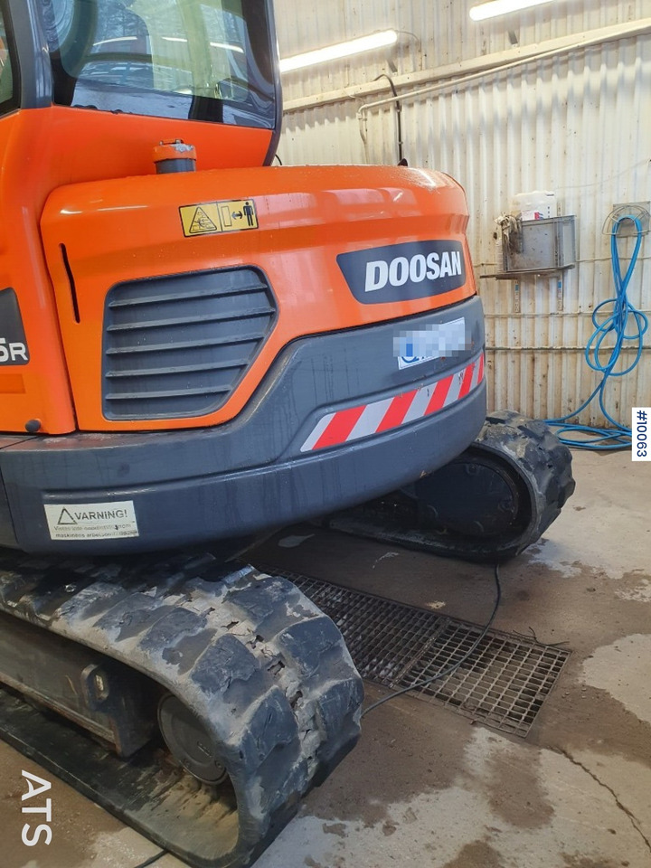 Doosan DX85R-3 Crawler Excavator with tiltrotator and attachments - Excavadora de cadenas: foto 4 Doosan DX85R-3 Crawler Excavator with tiltrotator and attachments - Excavadora de cadenas: foto 4