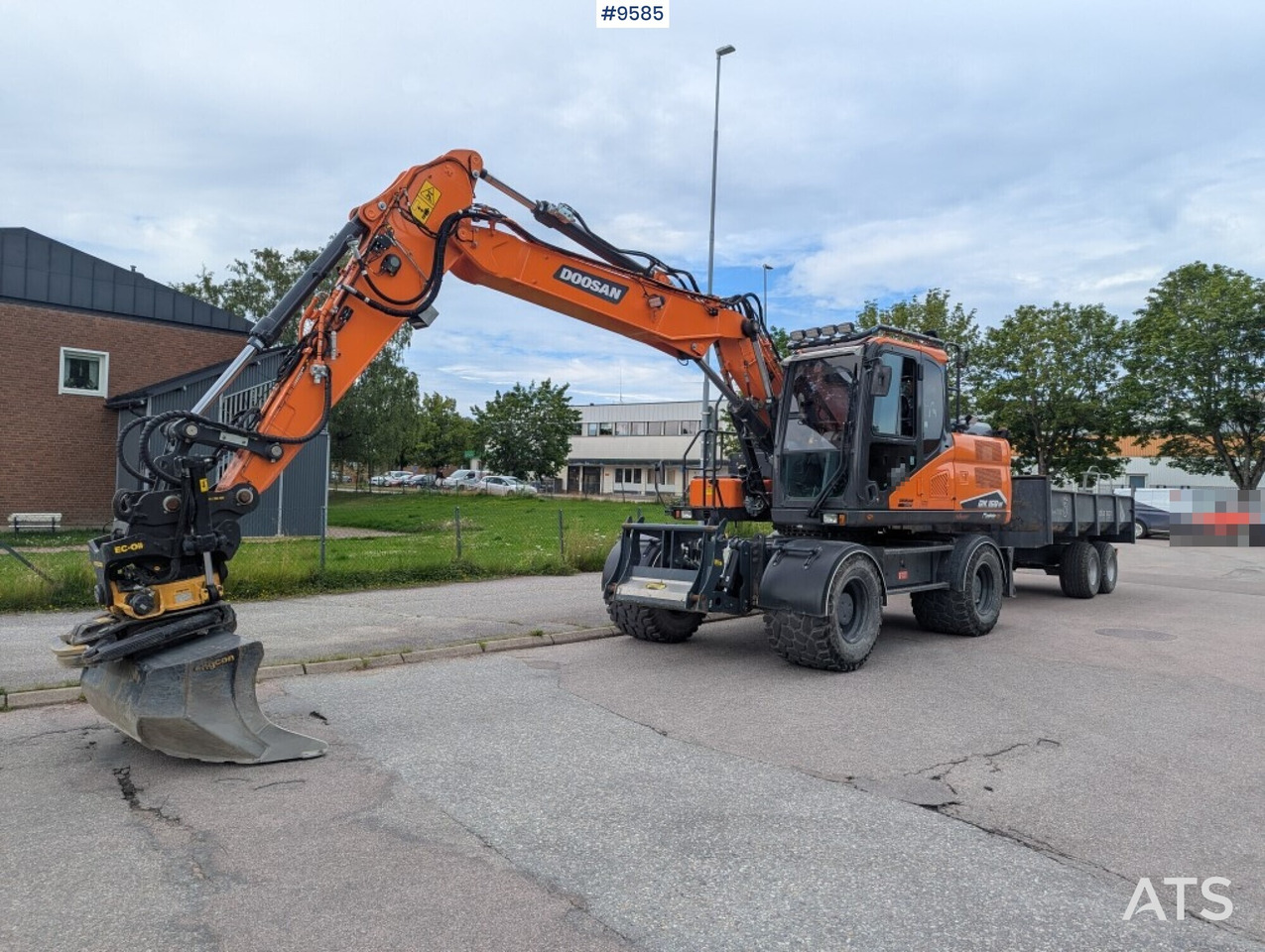 Excavator Doosan DX160W-7 with tipper (SEE VIDEO) - Excavadora de ruedas: foto 1 Excavator Doosan DX160W-7 with tipper (SEE VIDEO) - Excavadora de ruedas: foto 1