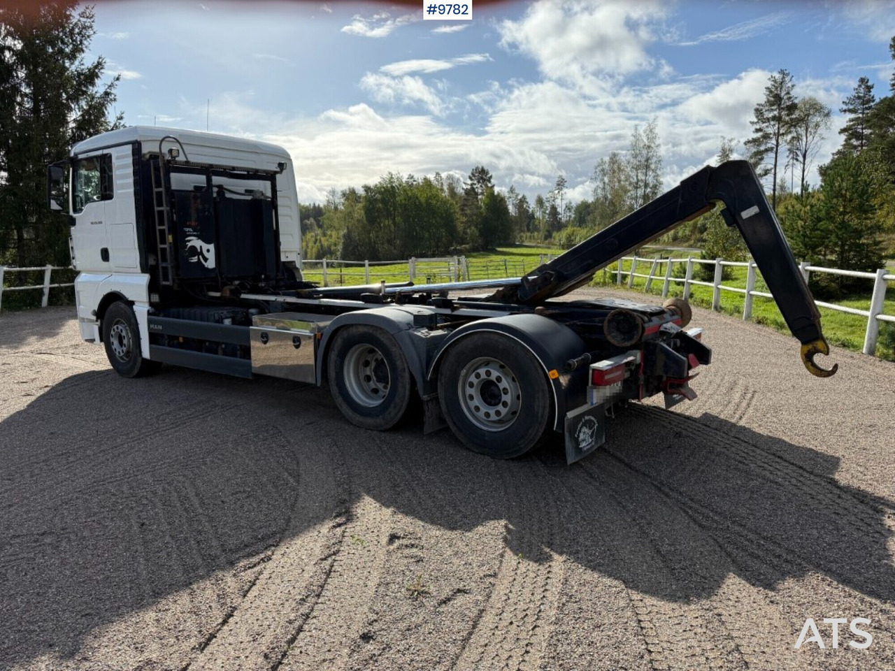 Hooklift Truck MAN TGX 26.500 6X2 - Camión multibasculante: foto 3 Hooklift Truck MAN TGX 26.500 6X2 - Camión multibasculante: foto 3