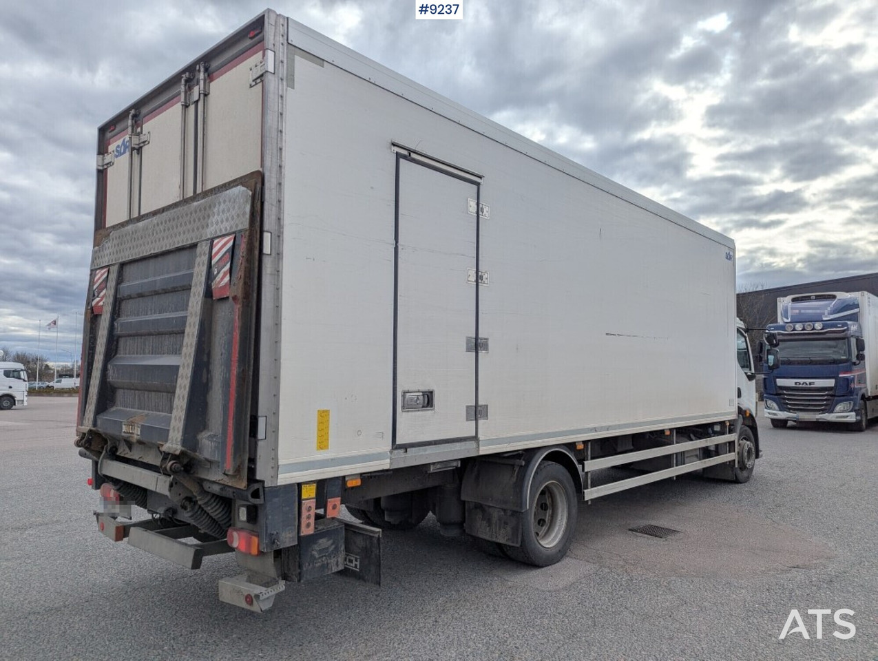 Refrigerated Box truck Volvo FL 260 4X2 with tail lift (SEE VIDEO) - Camión frigorífico: foto 4 Refrigerated Box truck Volvo FL 260 4X2 with tail lift (SEE VIDEO) - Camión frigorífico: foto 4