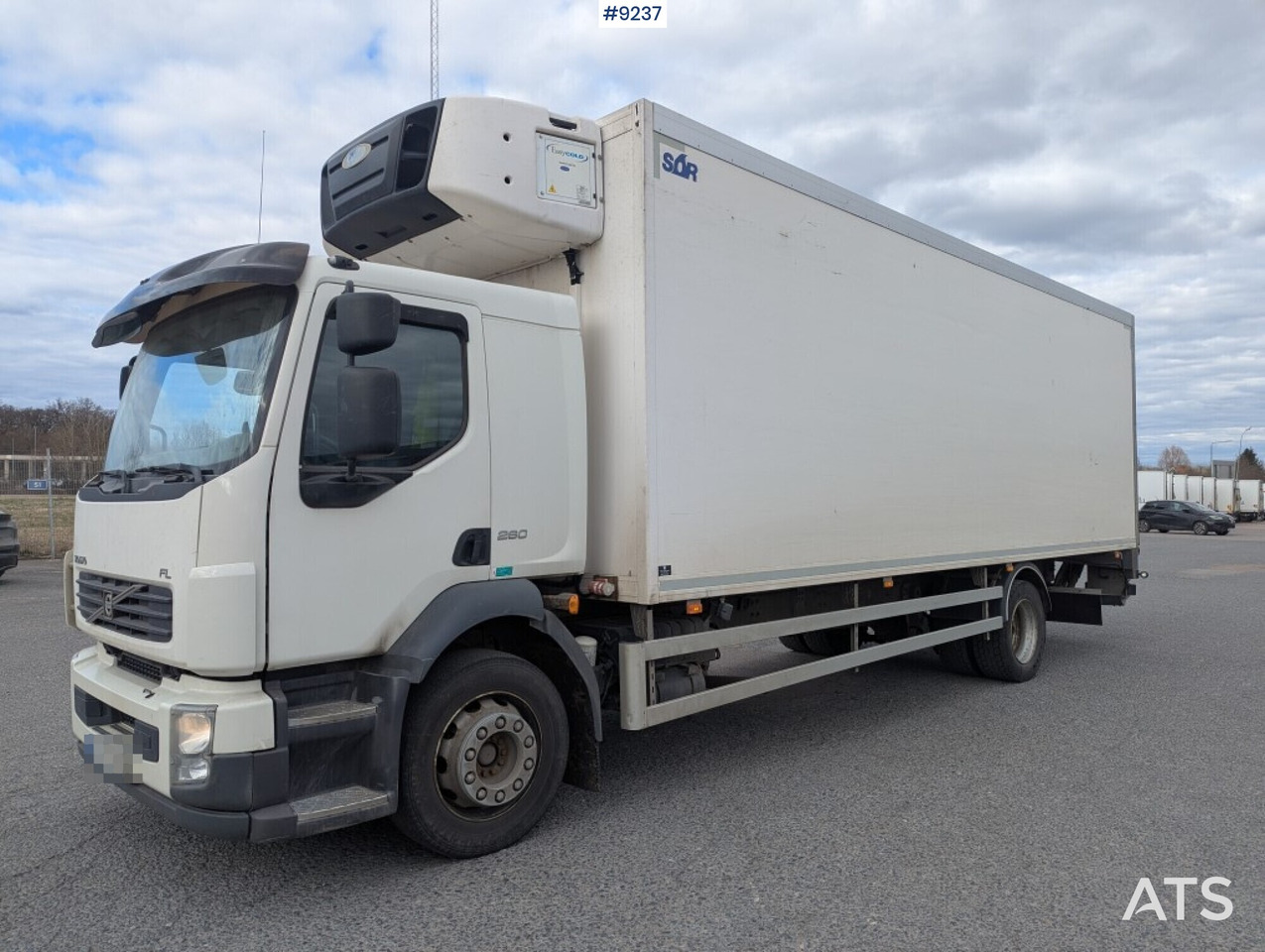 Refrigerated Box truck Volvo FL 260 4X2 with tail lift (SEE VIDEO) - Camión frigorífico: foto 1 Refrigerated Box truck Volvo FL 260 4X2 with tail lift (SEE VIDEO) - Camión frigorífico: foto 1