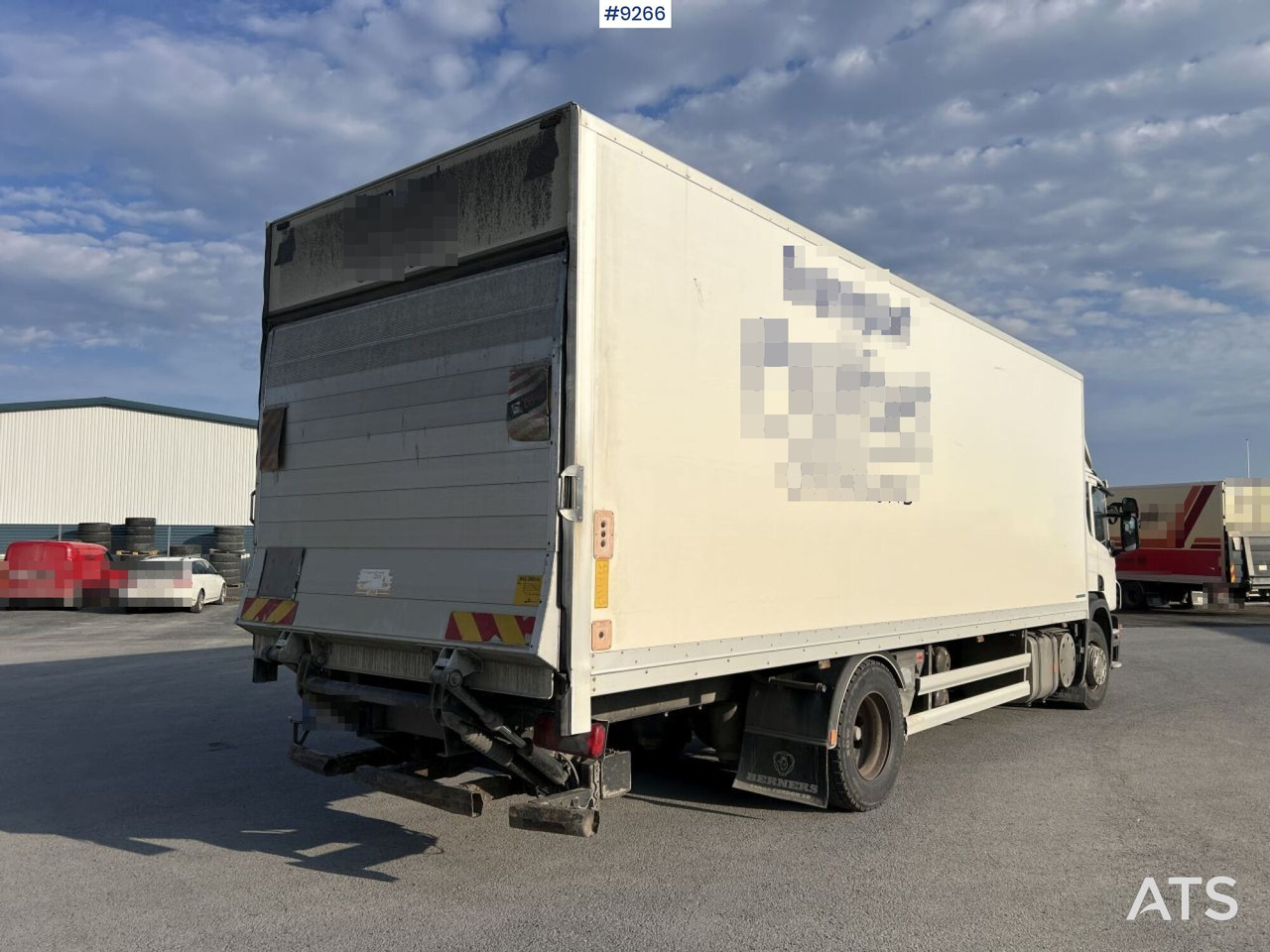 Scania P280 Van with tailgate lift - Camión caja cerrada: foto 4 Scania P280 Van with tailgate lift - Camión caja cerrada: foto 4