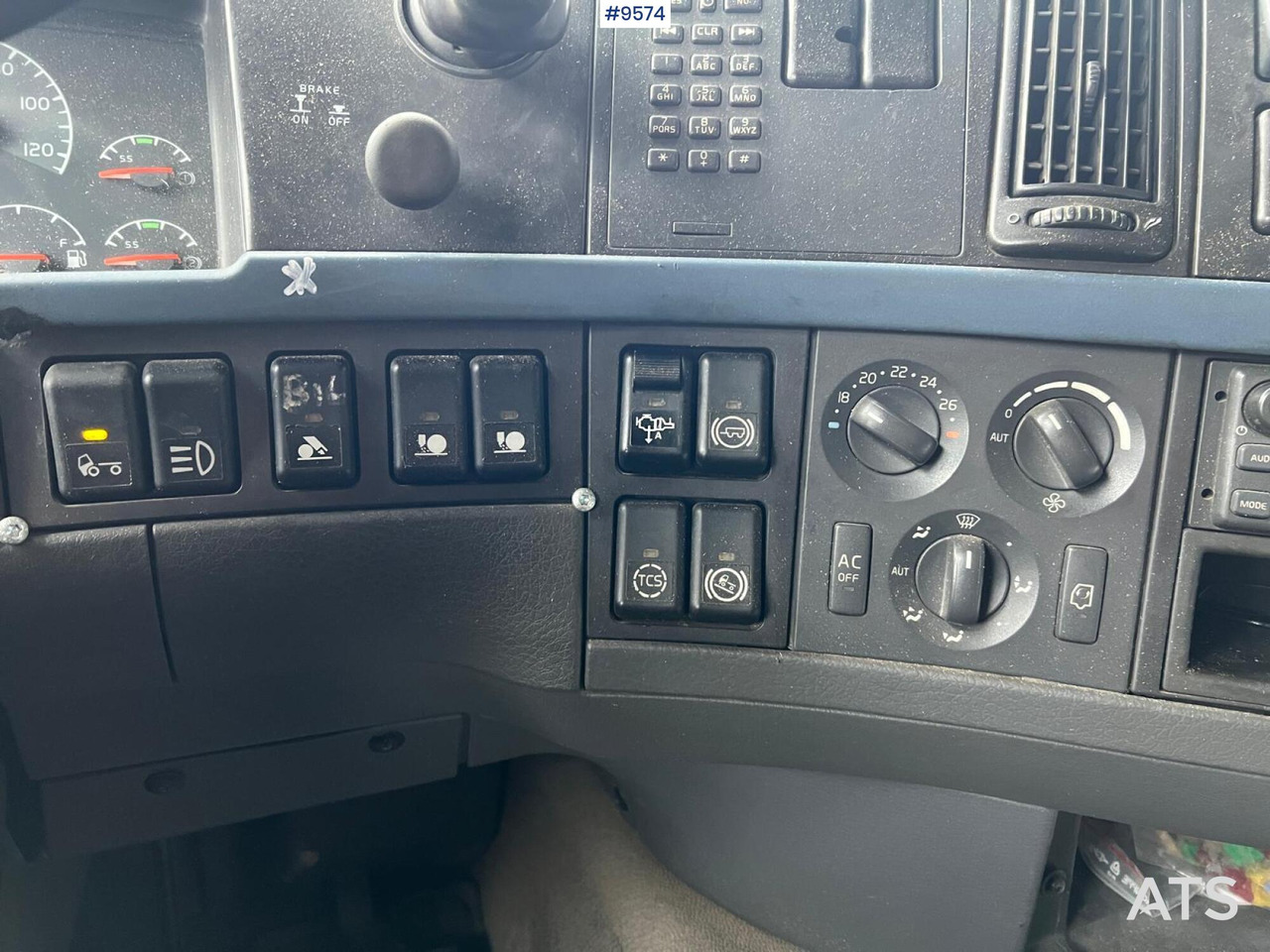 Camión caja abierta Volvo FH 520 6X4 Quick lock with flatbed: foto 19