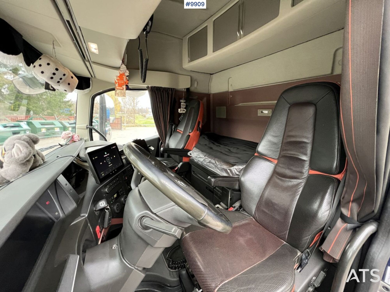 Volvo FH 64R Timber truck with crane and trailer - Camión forestal, Camión grúa: foto 5 Volvo FH 64R Timber truck with crane and trailer - Camión forestal, Camión grúa: foto 5