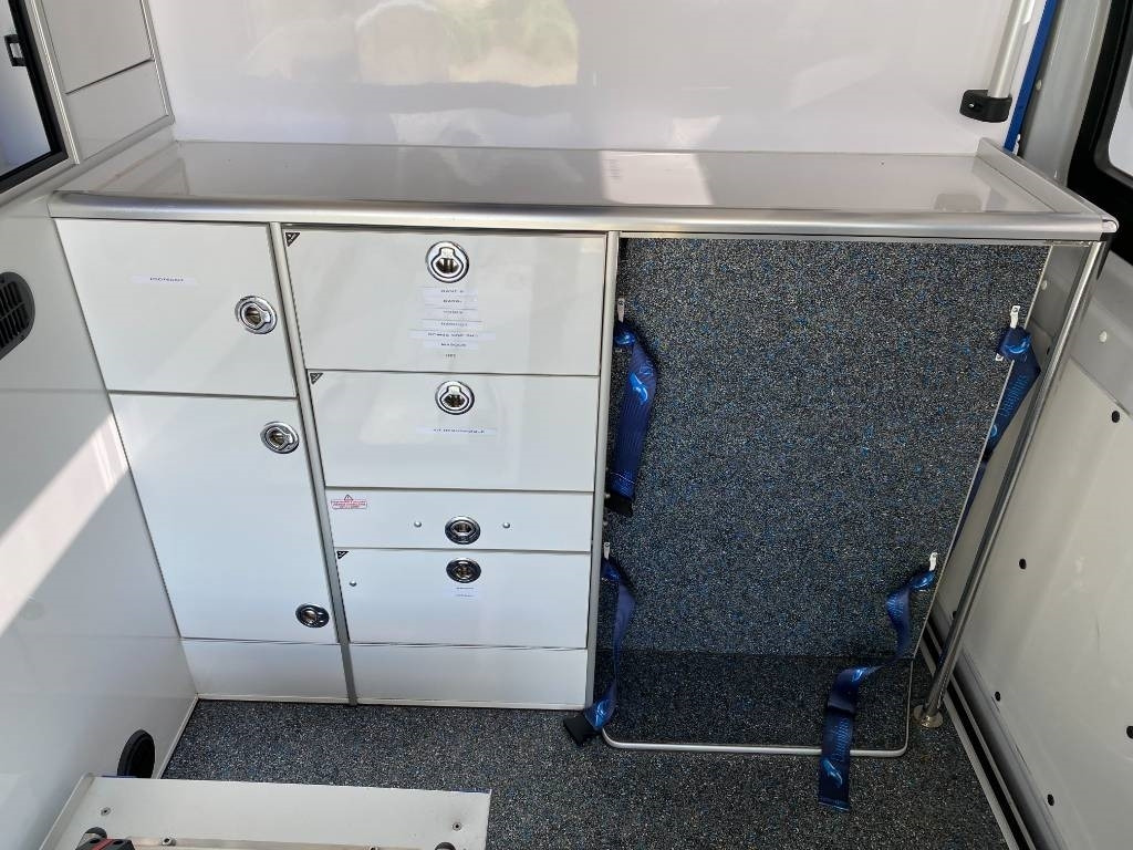 Ambulancia Fiat LES DAUPHINS/DUCATO TORINO 2.3M-Jet 160 endommagée: foto 21 Ambulancia Fiat LES DAUPHINS/DUCATO TORINO 2.3M-Jet 160 endommagée: foto 21