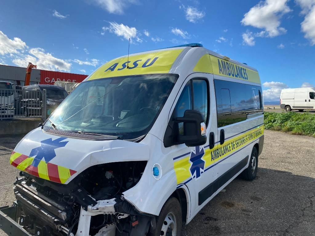Ambulancia Fiat LES DAUPHINS/DUCATO TORINO 2.3M-Jet 160 endommagée: foto 40 Ambulancia Fiat LES DAUPHINS/DUCATO TORINO 2.3M-Jet 160 endommagée: foto 40