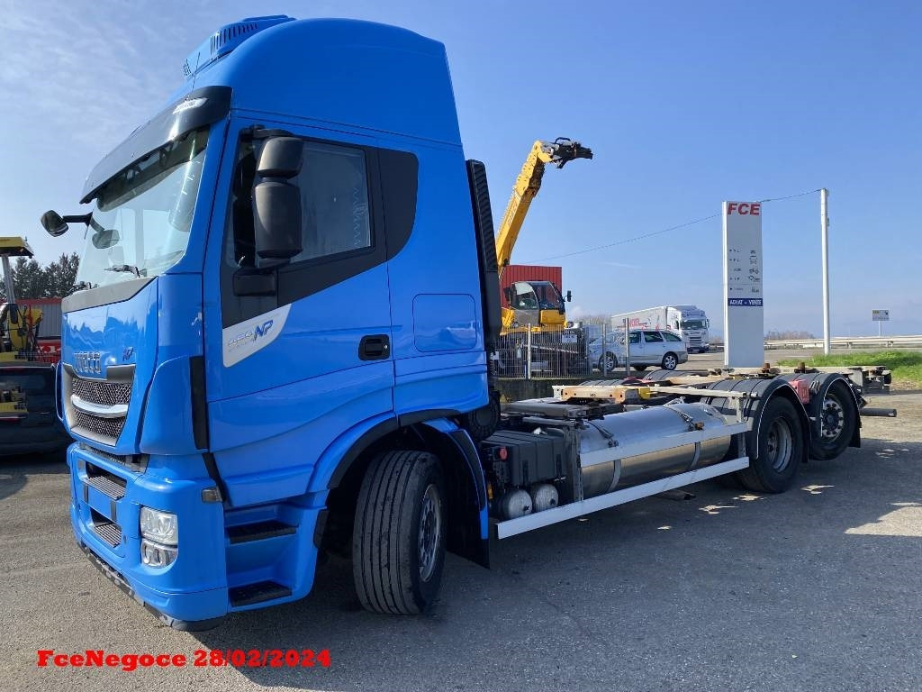 Iveco STRALIS 460NP LNG RETARDER - Camión portacontenedore/ Intercambiable: foto 1 Iveco STRALIS 460NP LNG RETARDER - Camión portacontenedore/ Intercambiable: foto 1