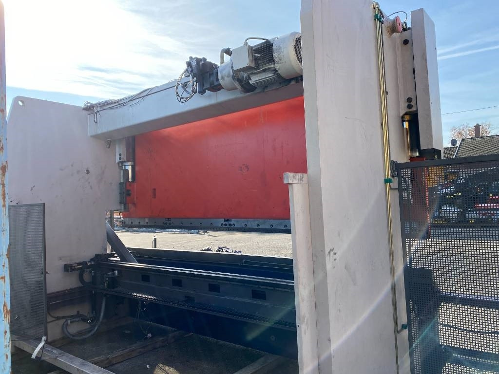 BEYELER Presse/Plieuse PR6 2000KNx4100MM endommagé - Maquinaria de construcción: foto 3 BEYELER Presse/Plieuse PR6 2000KNx4100MM endommagé - Maquinaria de construcción: foto 3