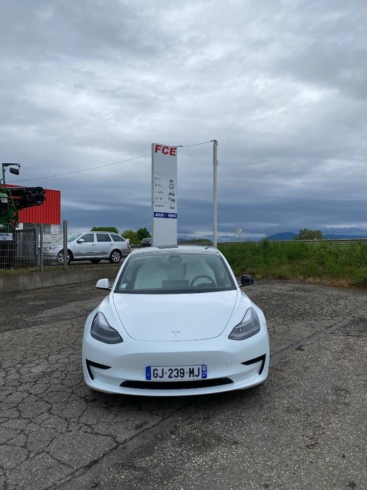 Tesla MODEL 3 5YJ3 - Rwd-Carte Grise Française endommagé - Coche: foto 2 Tesla MODEL 3 5YJ3 - Rwd-Carte Grise Française endommagé - Coche: foto 2