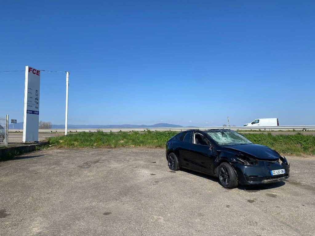 Tesla Model Y RWD/Origine Française endommagée - Coche: foto 3 Tesla Model Y RWD/Origine Française endommagée - Coche: foto 3