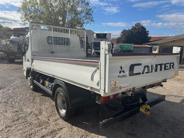 Mitsubishi Fuso CANTER 35C13 BENNE ARRIERE - Furgoneta basculante: foto 4 Mitsubishi Fuso CANTER 35C13 BENNE ARRIERE - Furgoneta basculante: foto 4