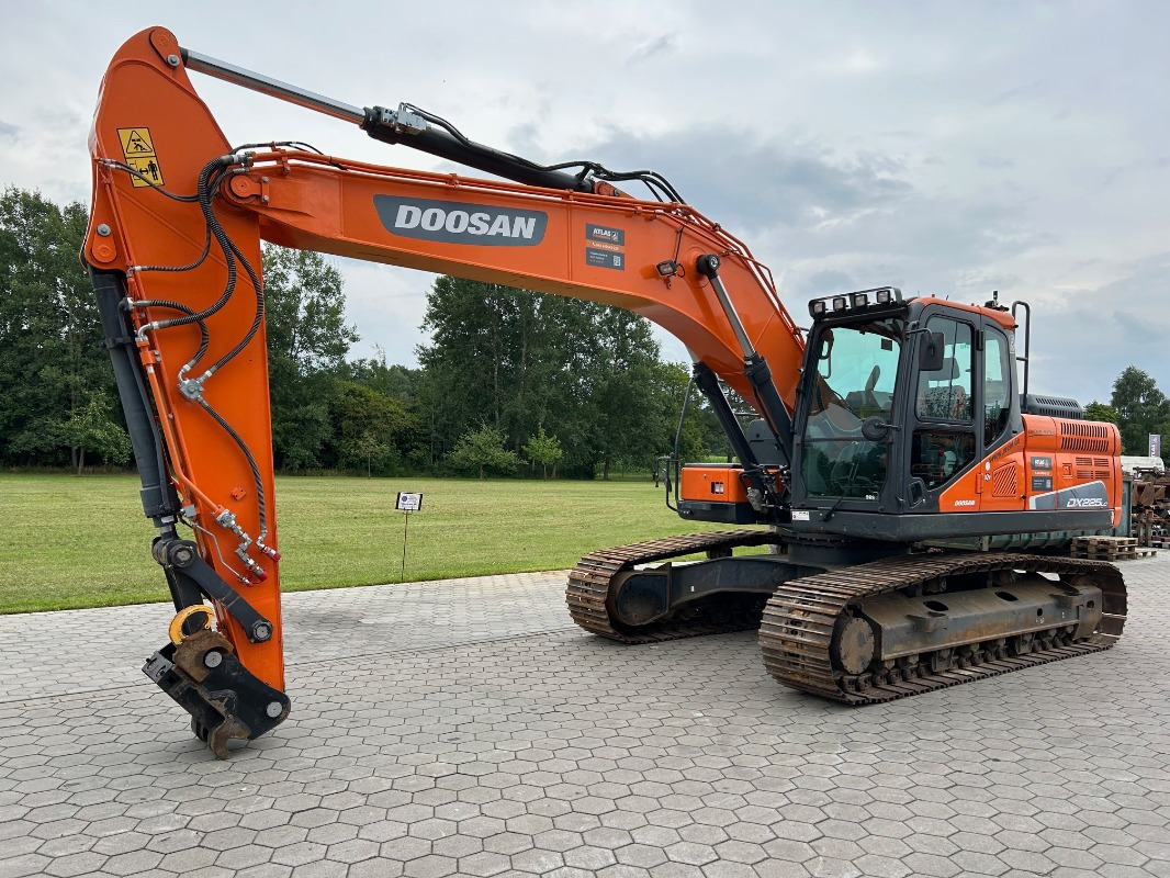 Doosan DX225LC-5 - Excavadora de cadenas: foto 1 Doosan DX225LC-5 - Excavadora de cadenas: foto 1
