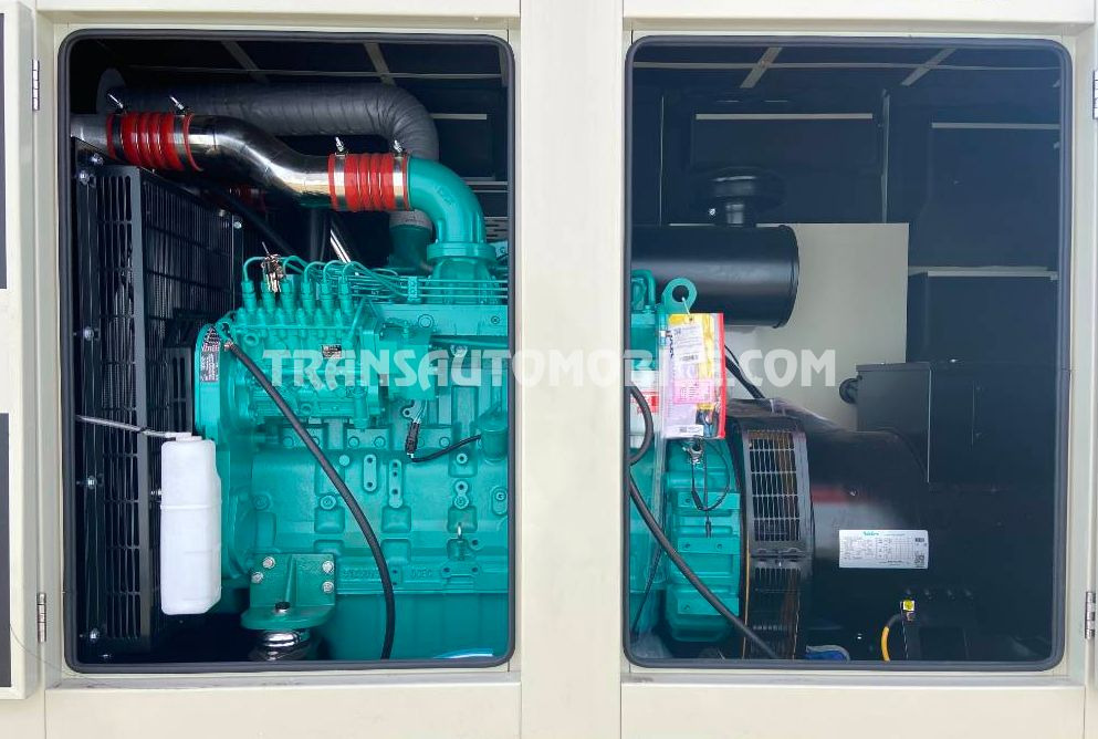Cummins 220 KVA 34.0L DIESEL - EXPORT OUT EU - Generador industriale: foto 2 Cummins 220 KVA 34.0L DIESEL - EXPORT OUT EU - Generador industriale: foto 2
