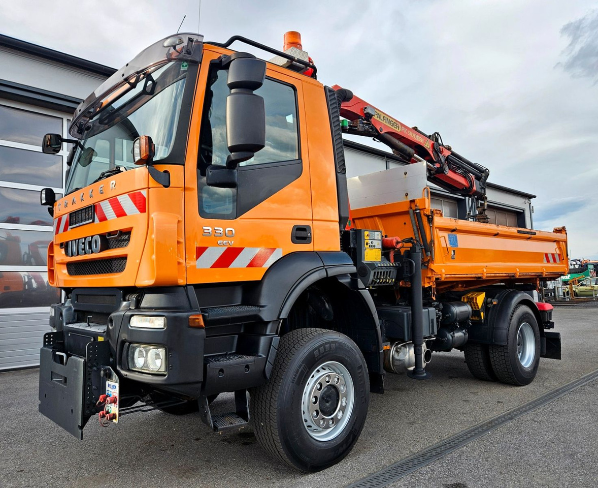 Iveco Trakker 190T33 4x4 Euro5 Kran Palfinger Funk - Camión volquete, Camión grúa: foto 4 Iveco Trakker 190T33 4x4 Euro5 Kran Palfinger Funk - Camión volquete, Camión grúa: foto 4
