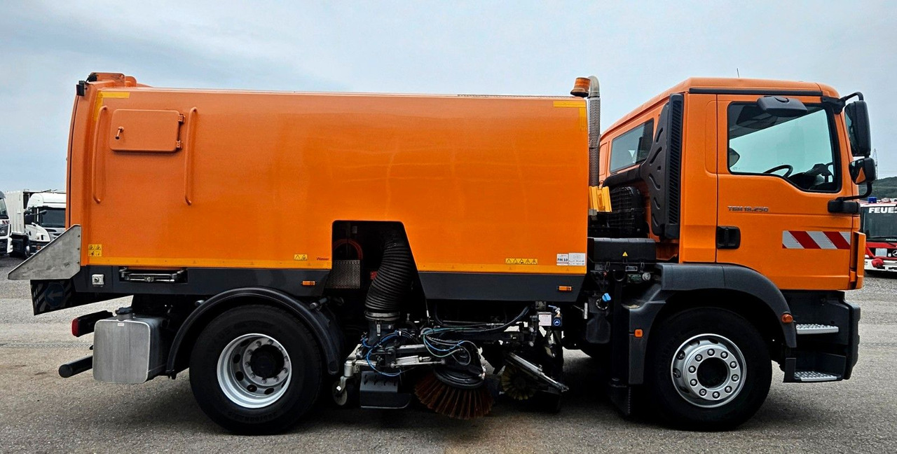 Barredora vial MAN TGM 18.250 Euro6 BROCK SL200 L+R  Aufbaumotor: foto 6
