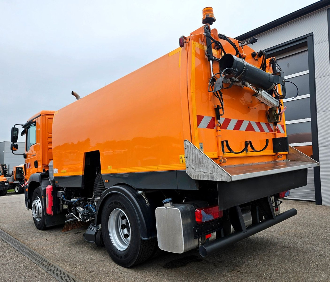 MAN TGM 18.250 Euro6 BROCK SL200 L+R Aufbaumotor - Barredora vial: foto 3 MAN TGM 18.250 Euro6 BROCK SL200 L+R Aufbaumotor - Barredora vial: foto 3