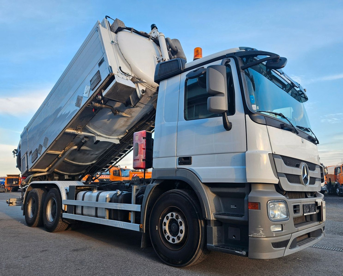Mercedes-Benz ACTROS 2641 HOLZMANN Tankreiniger Saug-Druck ADR - Limpieza de alcantarillado: foto 5 Mercedes-Benz ACTROS 2641 HOLZMANN Tankreiniger Saug-Druck ADR - Limpieza de alcantarillado: foto 5