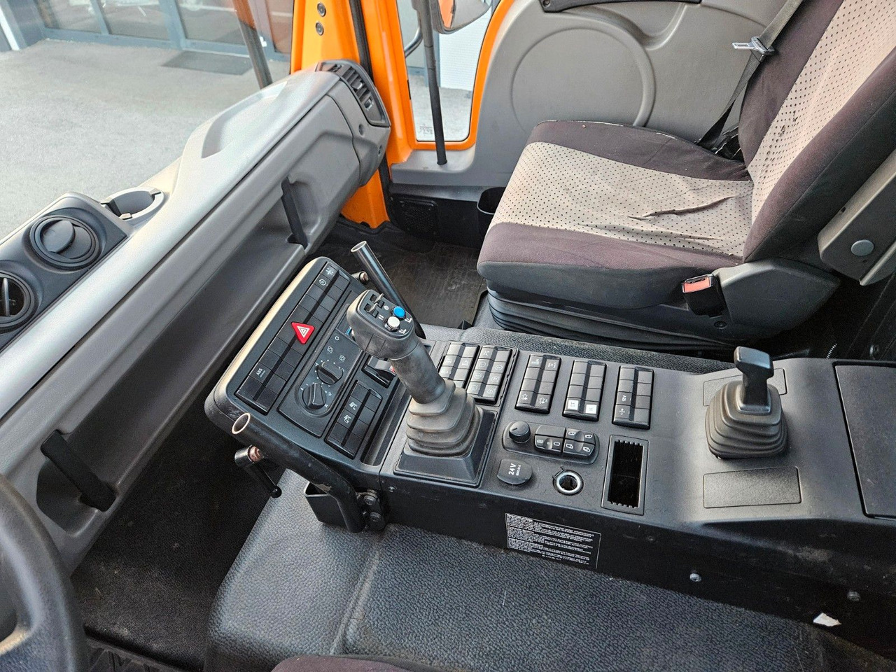 Camión volquete Unimog U427 UGE Euro6 VarioPilot Hydrostat: foto 10 Camión volquete Unimog U427 UGE Euro6 VarioPilot Hydrostat: foto 10