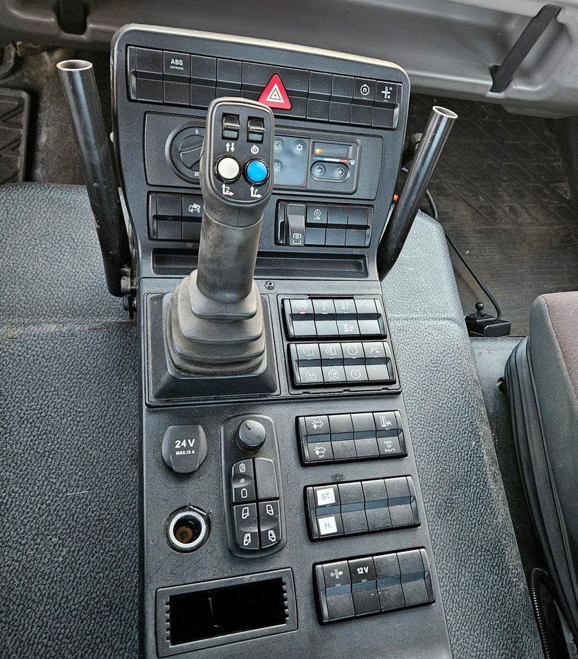 Camión volquete Unimog U427 UGE Euro6 VarioPilot Hydrostat: foto 11 Camión volquete Unimog U427 UGE Euro6 VarioPilot Hydrostat: foto 11