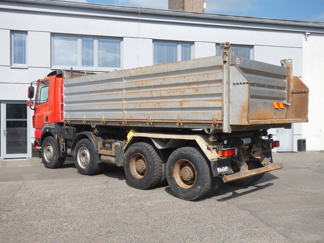 DAF CF 85.410 8x4 mit Meiller - Camión volquete: foto 4 DAF CF 85.410 8x4 mit Meiller - Camión volquete: foto 4