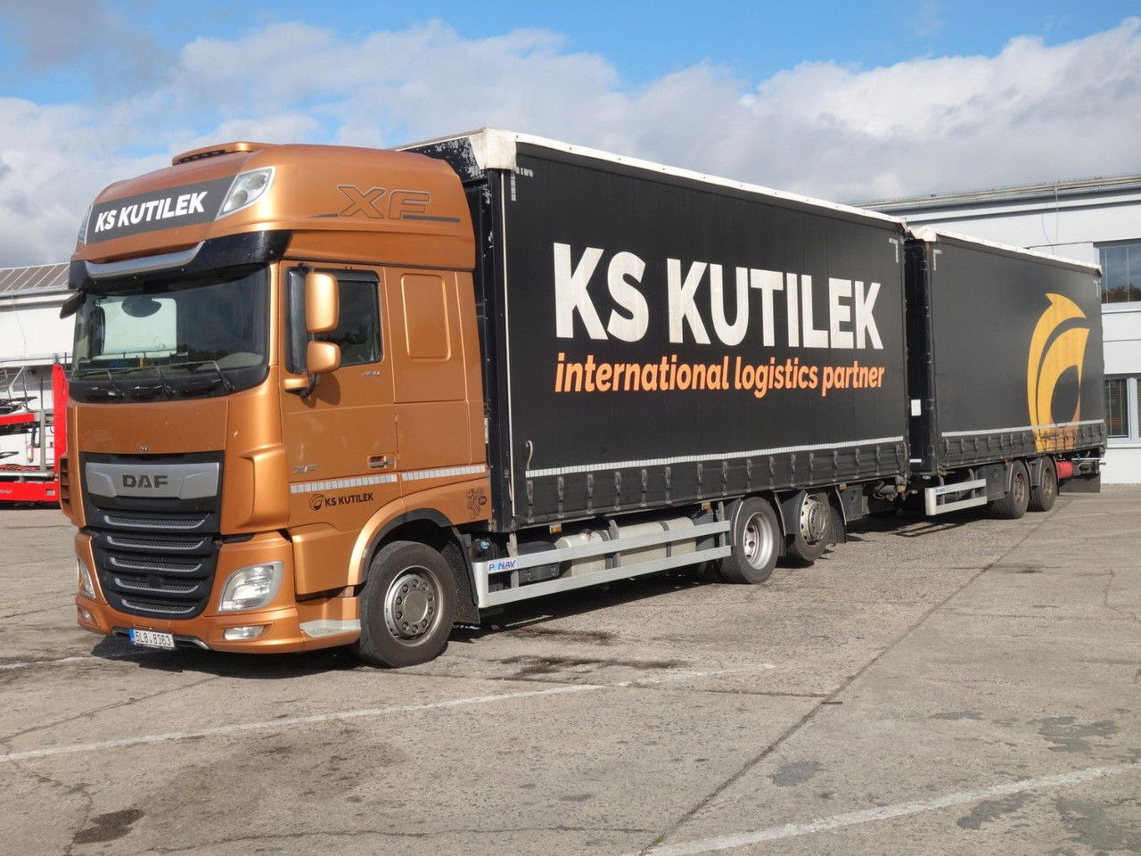 DAF XF 480 SSC, 120 cbm, Durchfahren - Camión lona: foto 1 DAF XF 480 SSC, 120 cbm, Durchfahren - Camión lona: foto 1