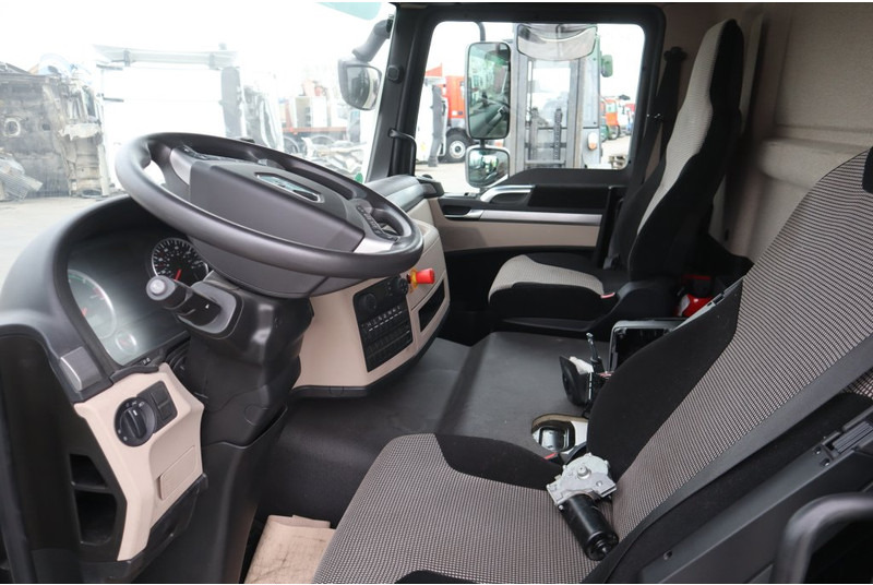 MAN F99L12 TGM EURO6 - Cabina e interior para Camión: foto 5 MAN F99L12 TGM EURO6 - Cabina e interior para Camión: foto 5