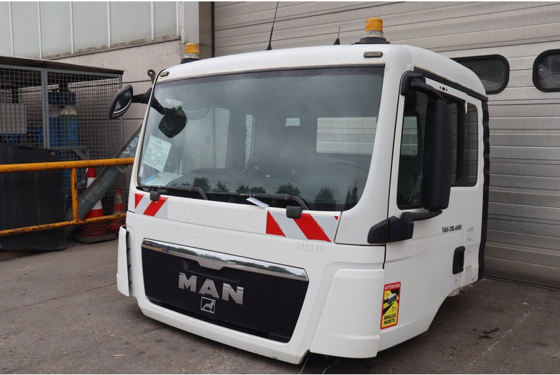 MAN F99L17 TGS - Cabina e interior para Camión: foto 2 MAN F99L17 TGS - Cabina e interior para Camión: foto 2