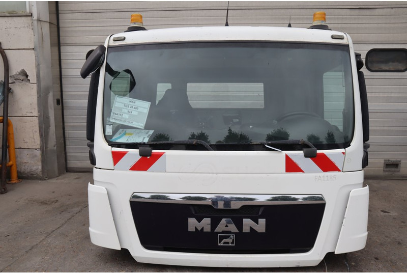 MAN F99L17 TGS - Cabina e interior para Camión: foto 1 MAN F99L17 TGS - Cabina e interior para Camión: foto 1