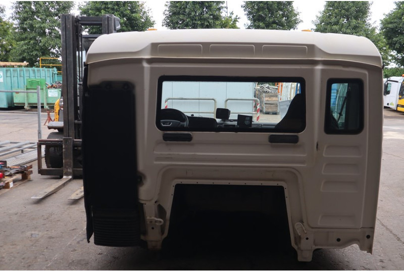 MAN F99L17 TGS - Cabina e interior para Camión: foto 4 MAN F99L17 TGS - Cabina e interior para Camión: foto 4